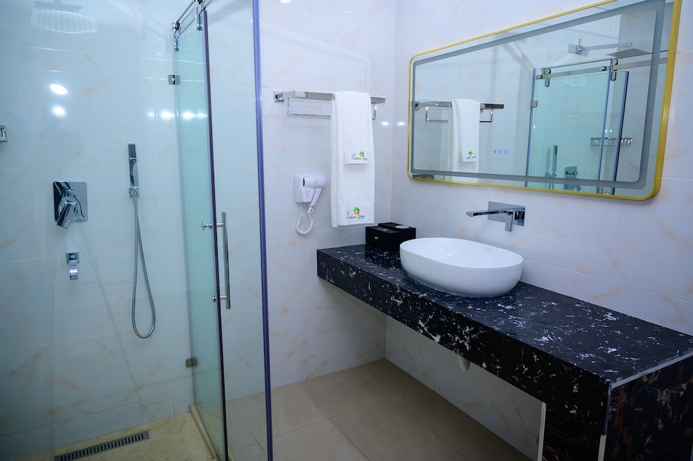 Executive Suite - Photo 13