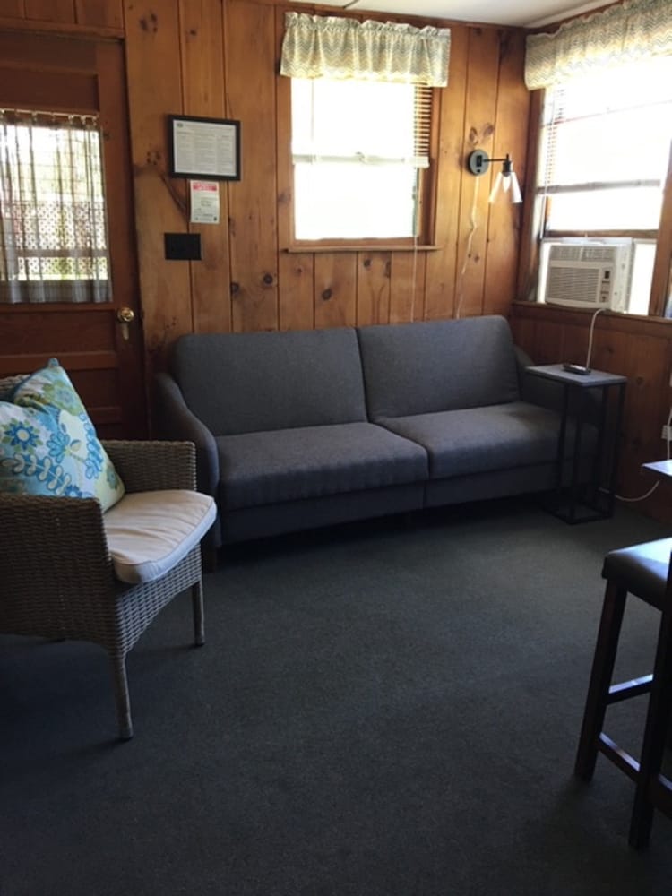 Standard Cottage, 2 Bedrooms, Balcony, Lake View (Cottage 15 or 16)