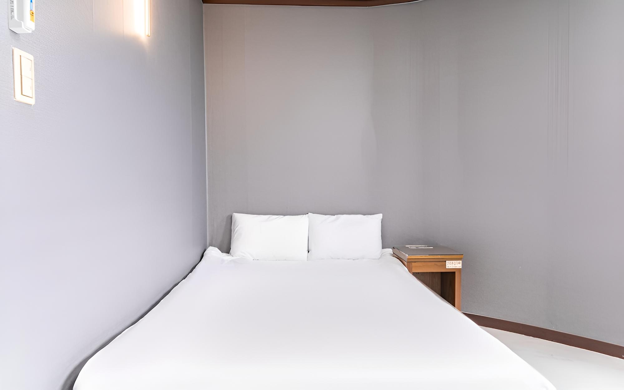 Room (Round Room - Bed) - Photo 5
