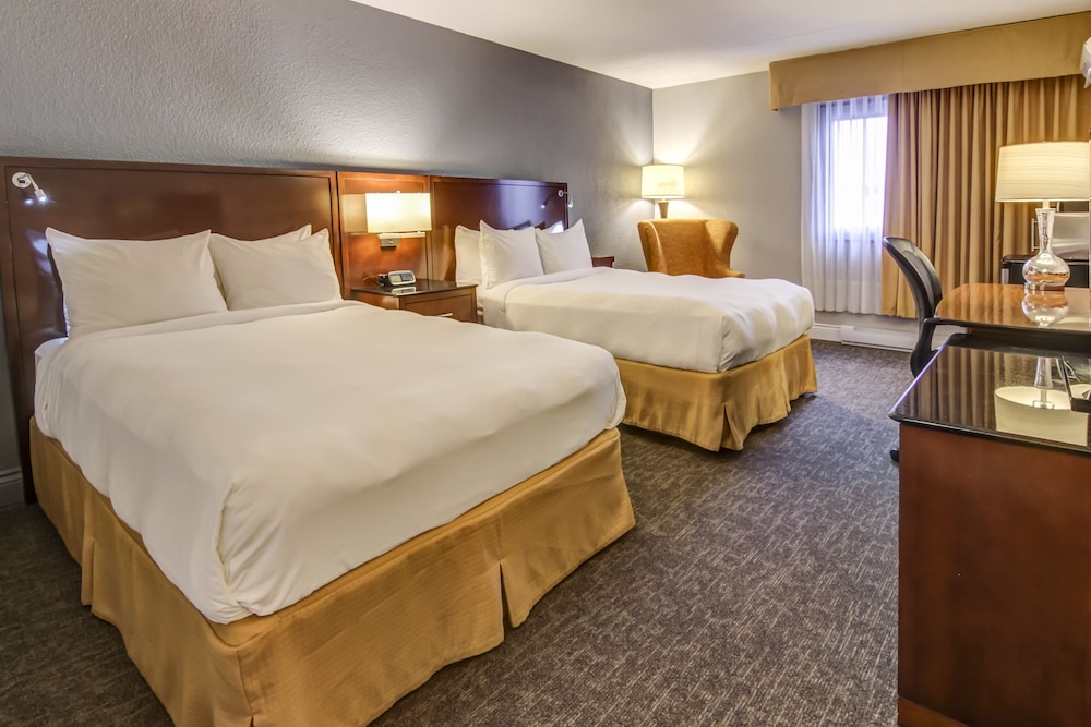 Standard Room, 2 Queen Beds - Photo 2