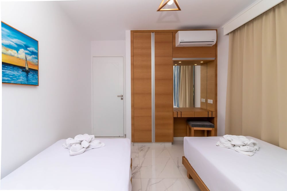 Apartment, 2 Bedrooms, Sea View photo 3