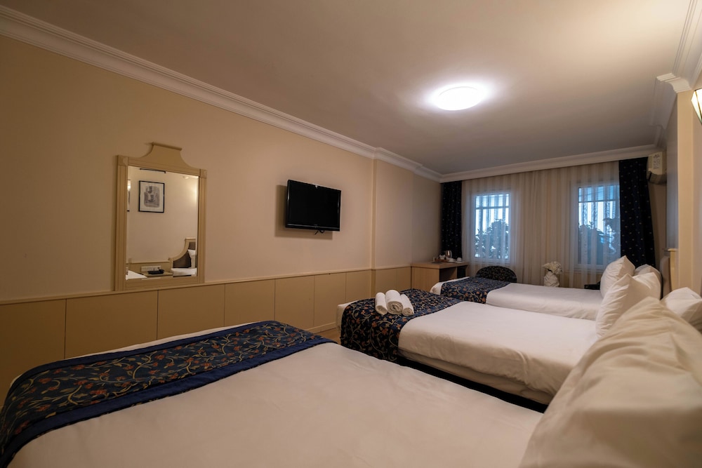 Economy Triple Room, 1 Double Bed photo 2