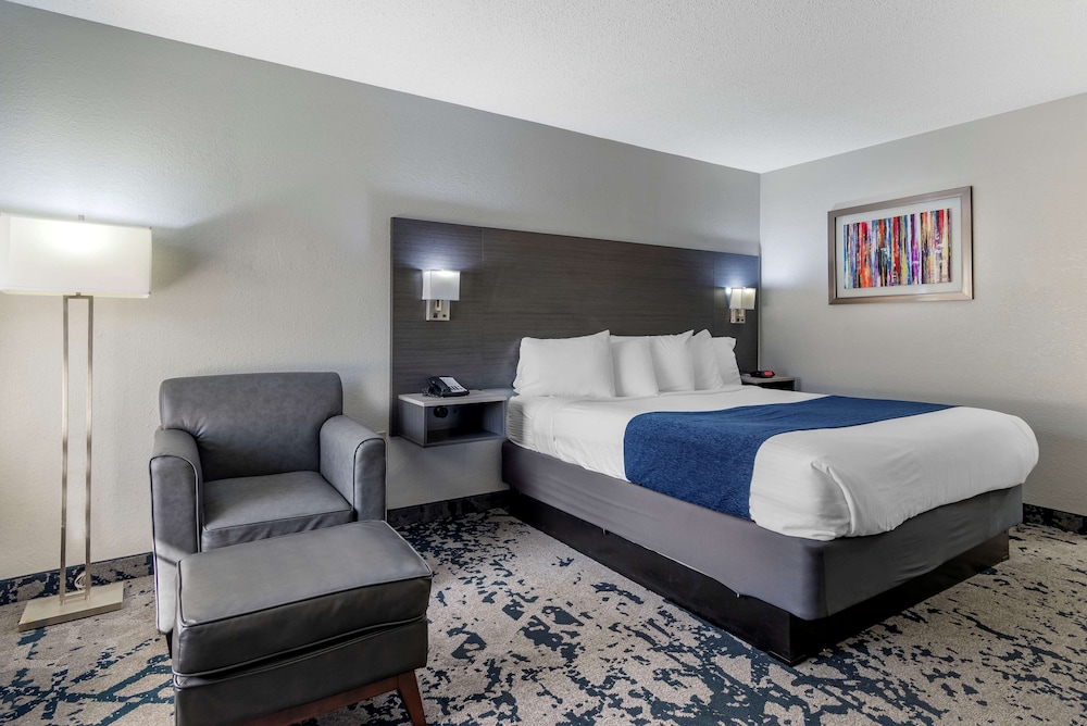 Standard Room, 1 Queen Bed, Accessible, Non Smoking (with Sofabed) - Photo 2