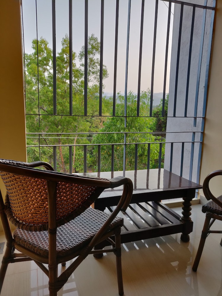 Deluxe Room, Hill View photo 3