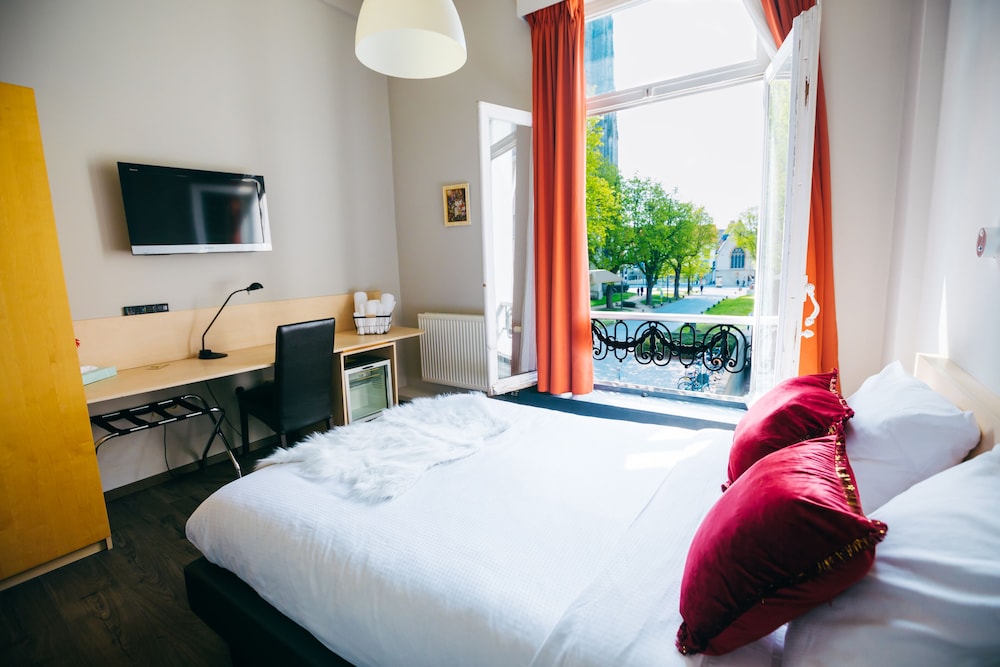 City Room photo 1