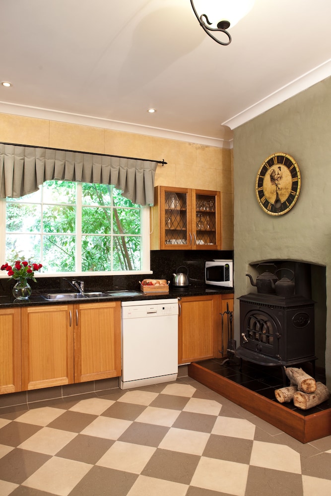 Luxury Cottage, 2 Bedrooms photo 3
