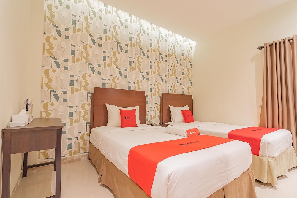 Twin Room (Reddoorz) - Photo 2