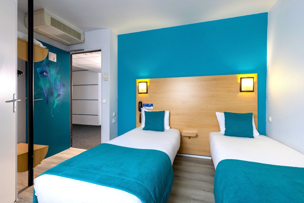 Twin Room - Photo 1