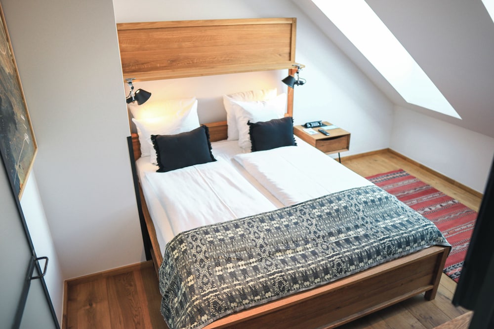 Double Room, 1 Queen Bed, Balcony, Courtyard Area