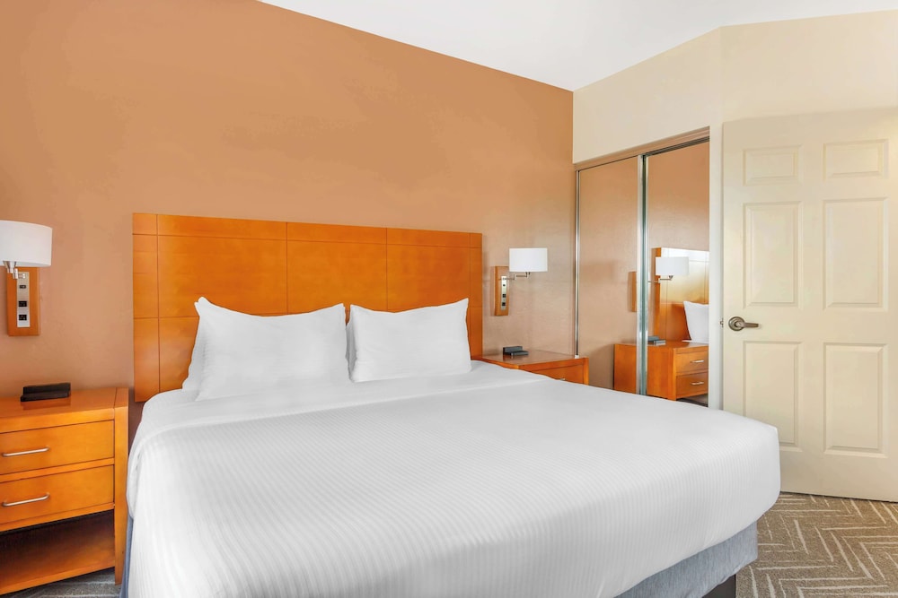 2 BEDOOM 2 KING SUITE HEARING ACC RI SHWR photo 2