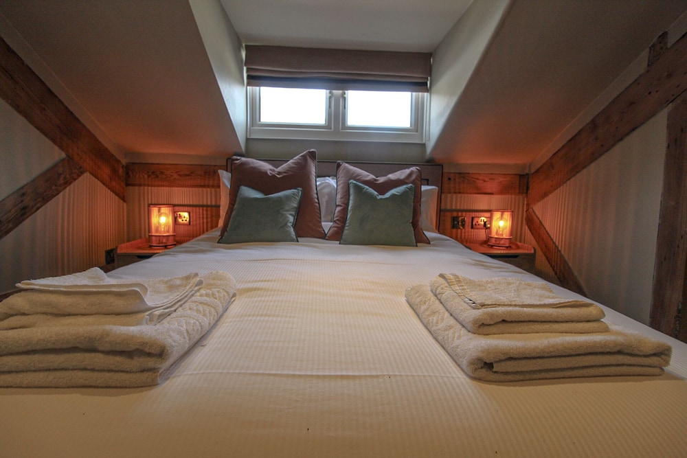 Suite, Ensuite photo 3