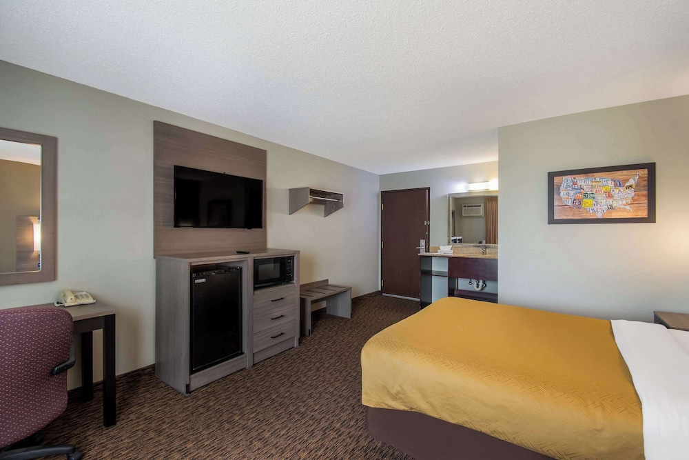 Standard Room, 1 Queen Bed, Non Smoking - Photo 4
