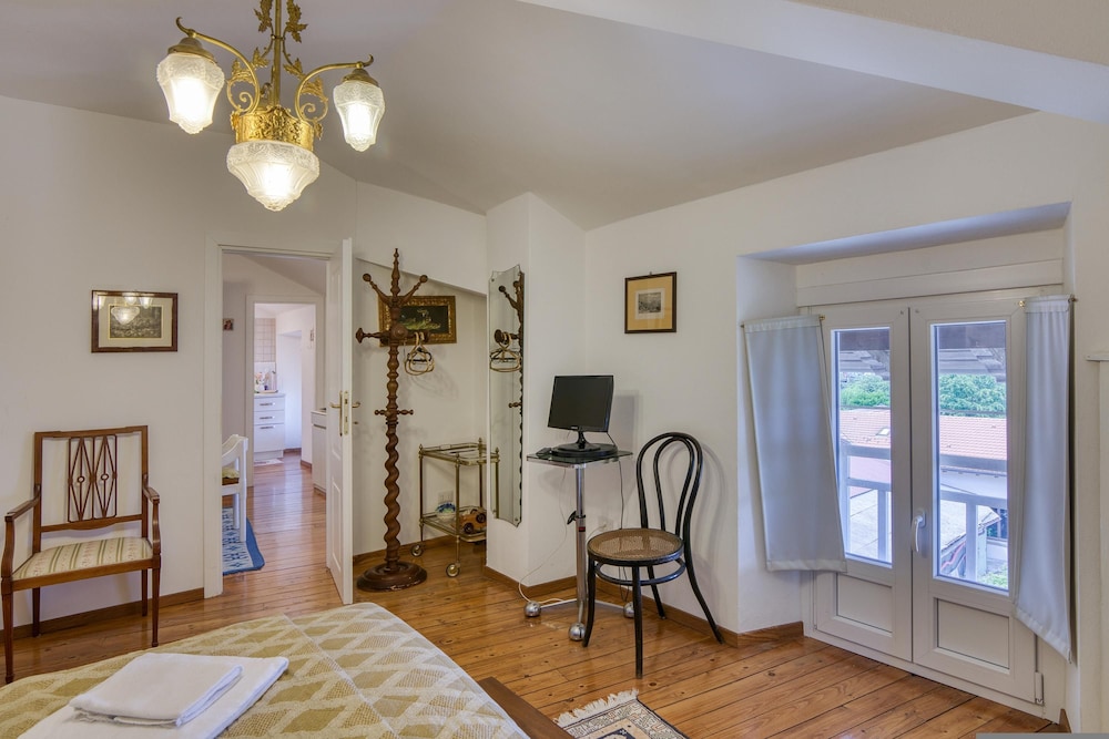 Deluxe Double Room, Multiple Beds, Private Bathroom photo 1