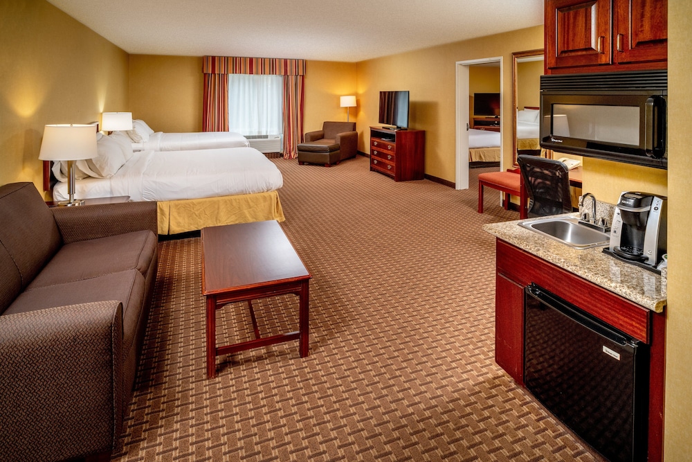 Suite (Wet Bar)