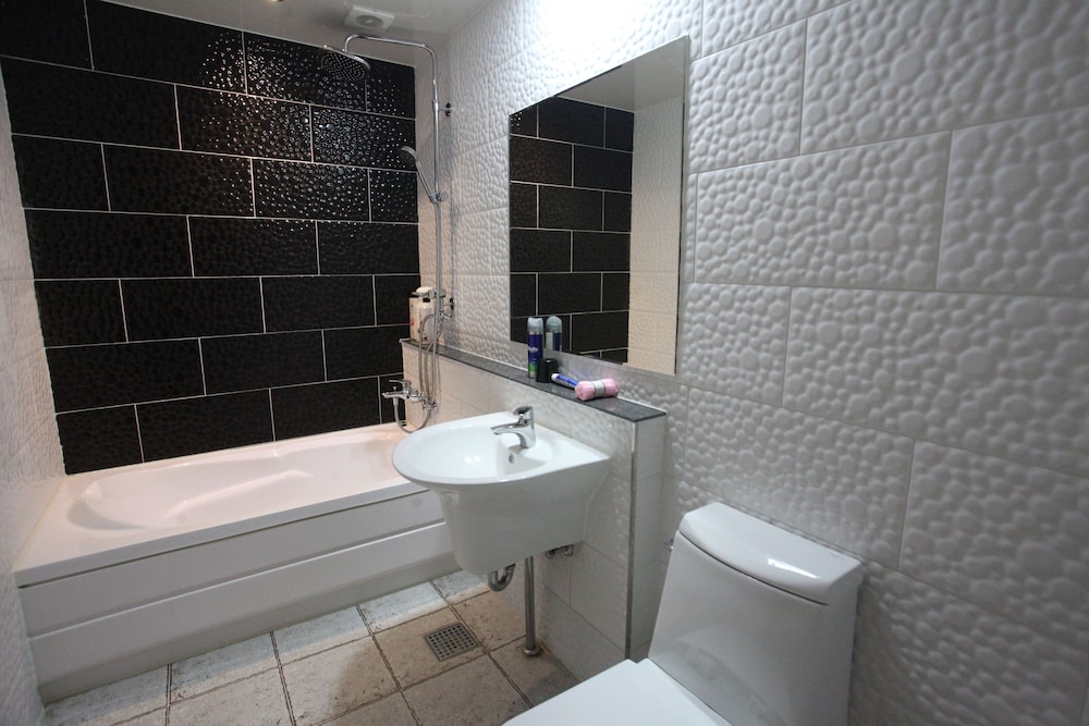 Suite (Twin Room) photo 3