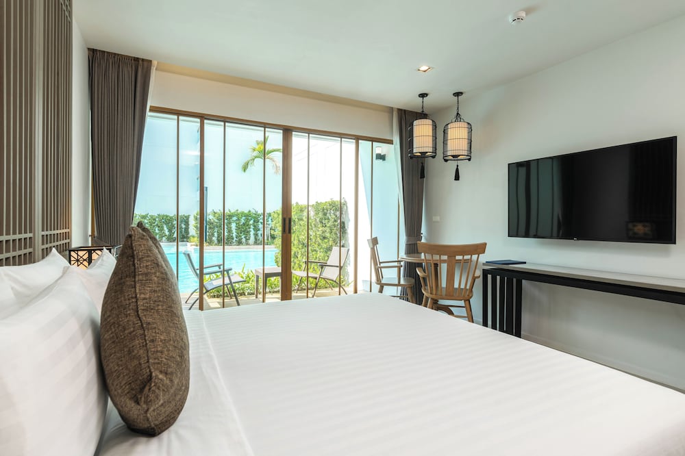Deluxe Pool Access Room photo 3