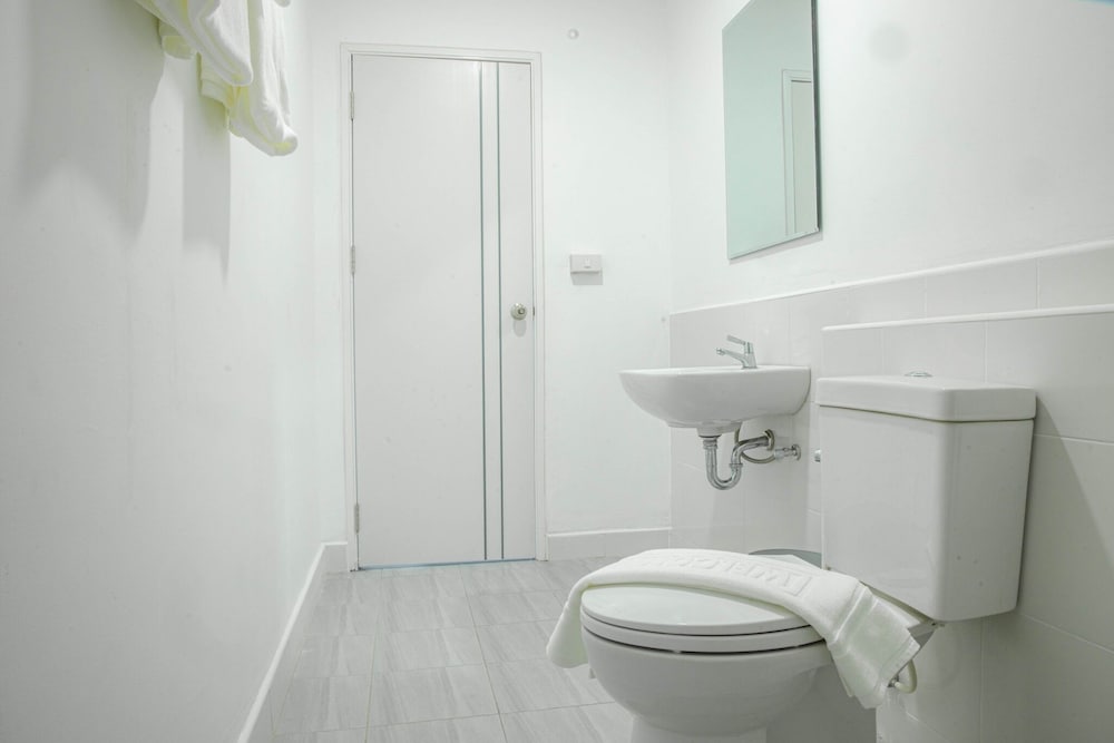 Standard Twin Room, 2 Twin Beds - Photo 5