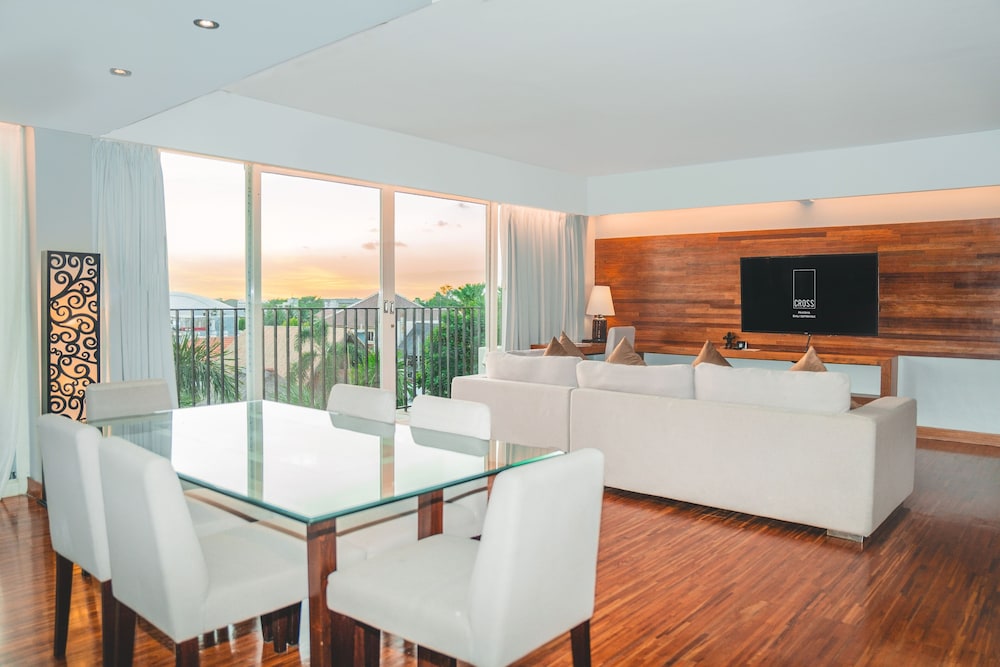 Suite, City View thumbnail 6