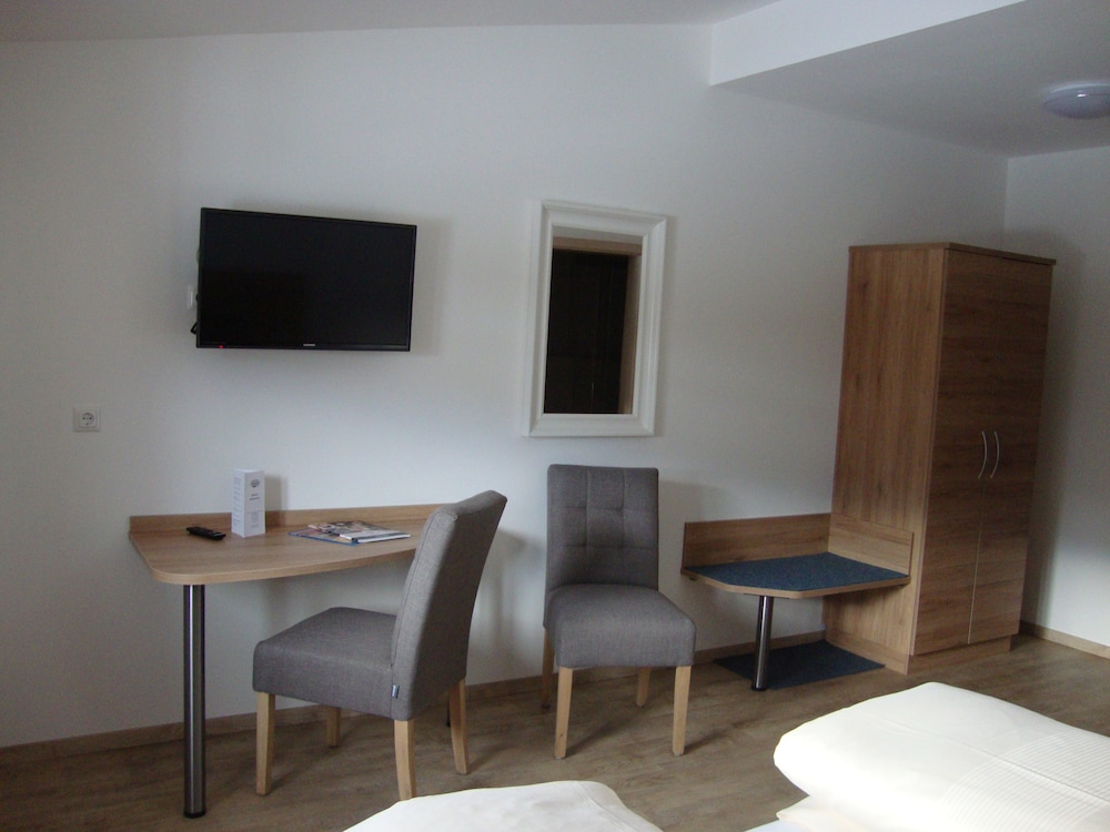 Basic Double or Twin Room photo 3