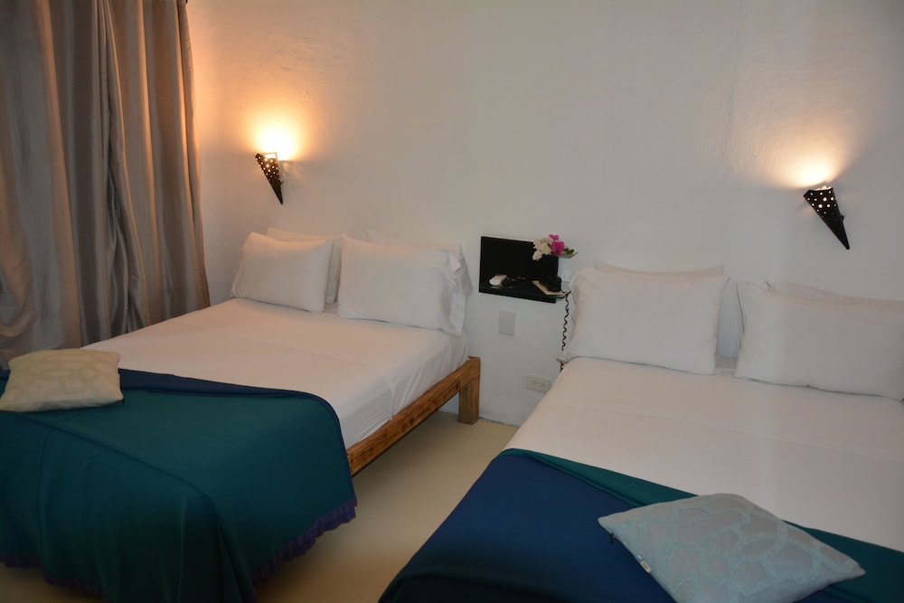 Standard Room, 2 Double Beds - Photo 3
