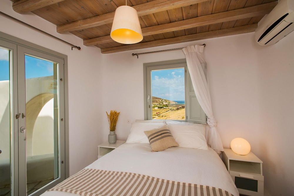 Partial Sea View Suite With Jetted Mini Pool photo 1