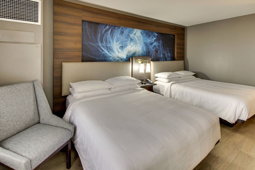 Room, 2 Queen Beds - Photo 4