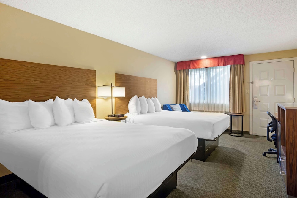 Standard Room, 2 Queen Beds, Accessible, Bathtub photo 1