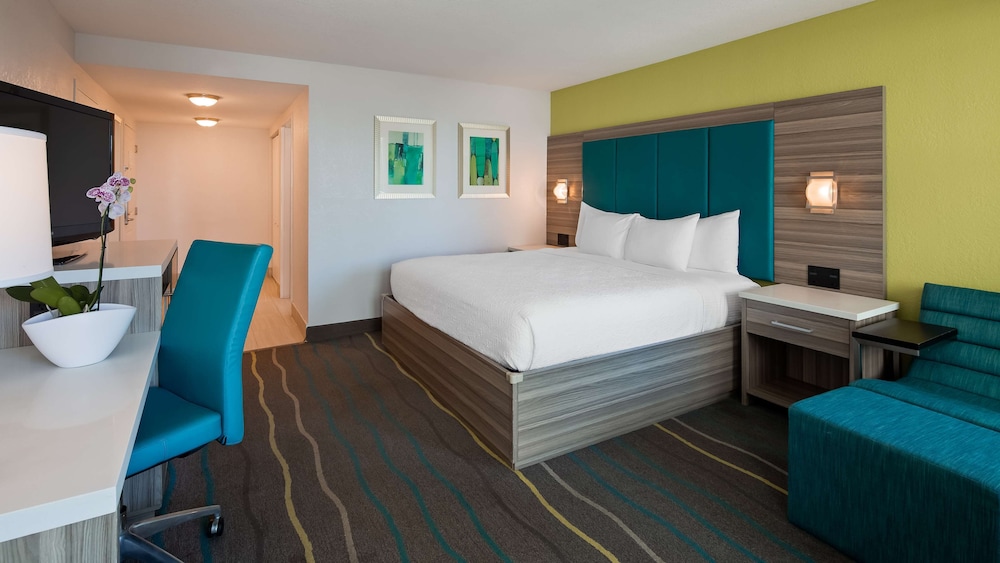 Standard Room, 1 King Bed, Non Smoking, Balcony