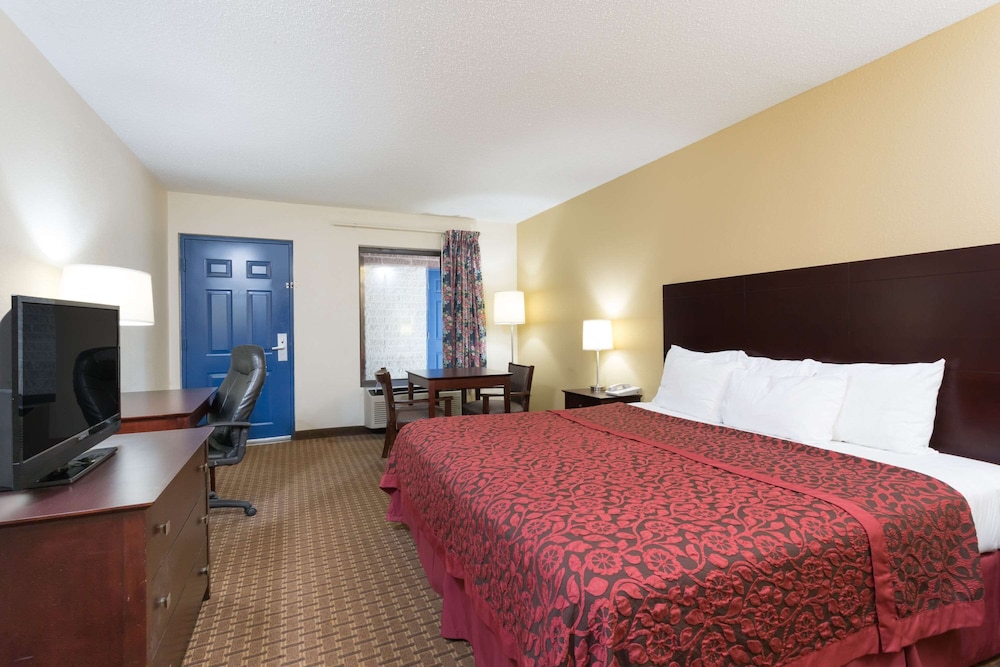 Standard Room, 1 King Bed, Smoking photo 1