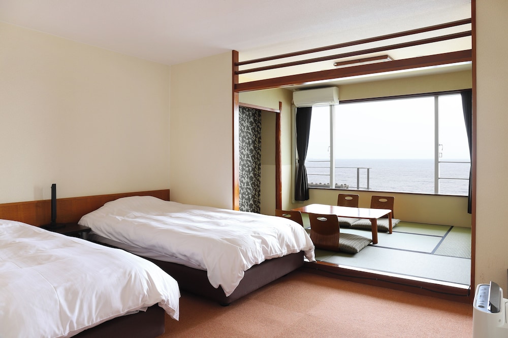 Standard Japanese-Western-Style Twin Room (Ocean view) - Indoor Bath - Non-Smoking photo 1