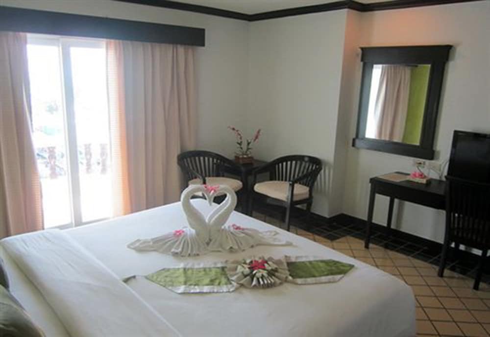 Deluxe Room - Photo 12