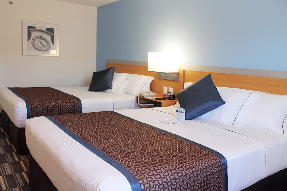 Standard Room, 2 Queen Beds - Photo 4