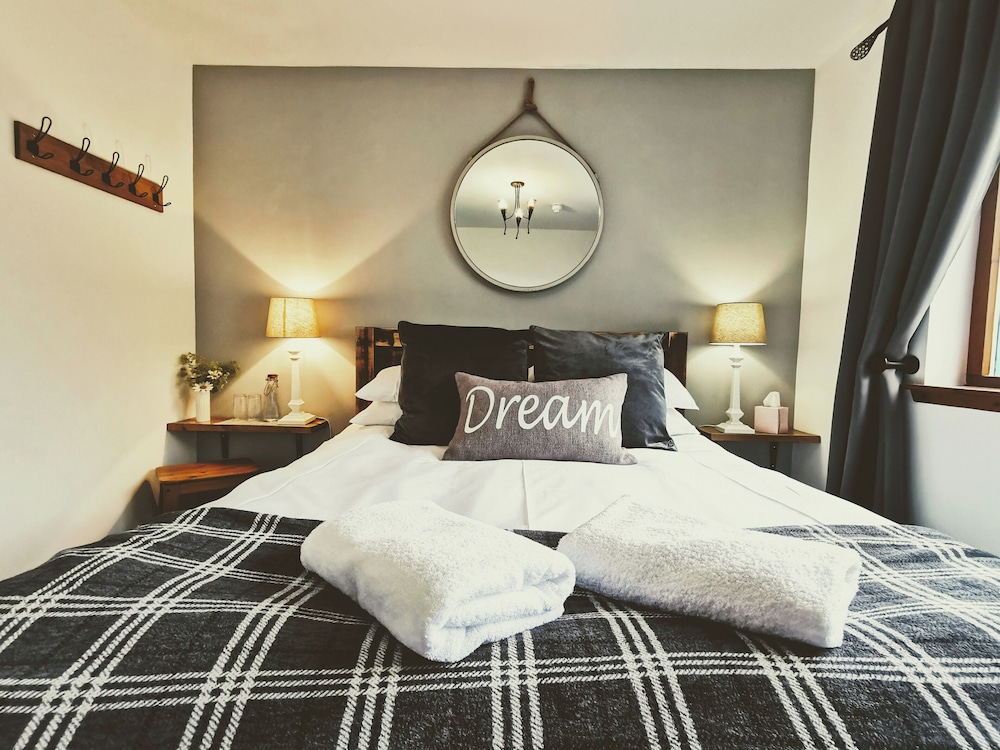 Double Room (Room 3 No pets) photo 3