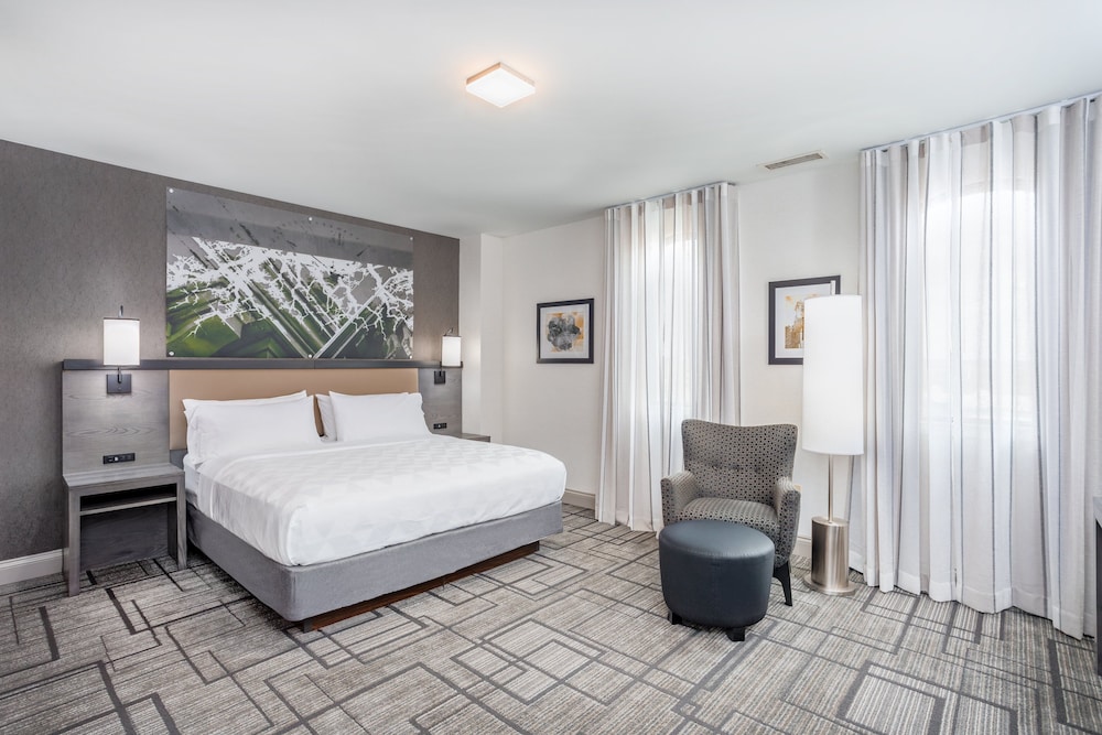 Suite, 1 King Bed, Jetted Tub photo 1