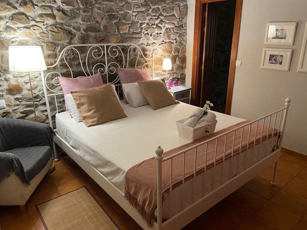 Comfort Room, 1 Queen Bed, Private Bathroom
