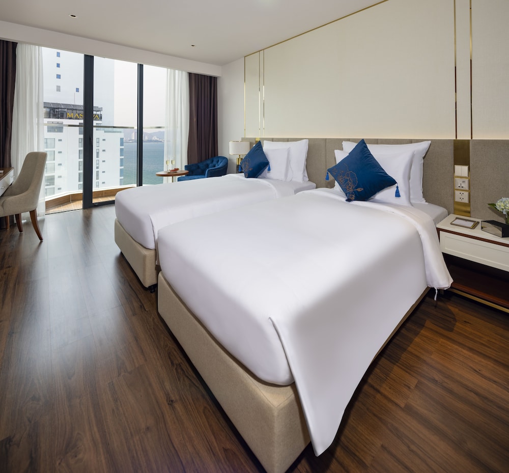 Superior Room, 2 Twin Beds, Balcony, Sea View - Photo 3