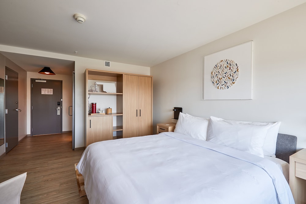 Room, 1 King Bed (Hearing Accessible) photo 2