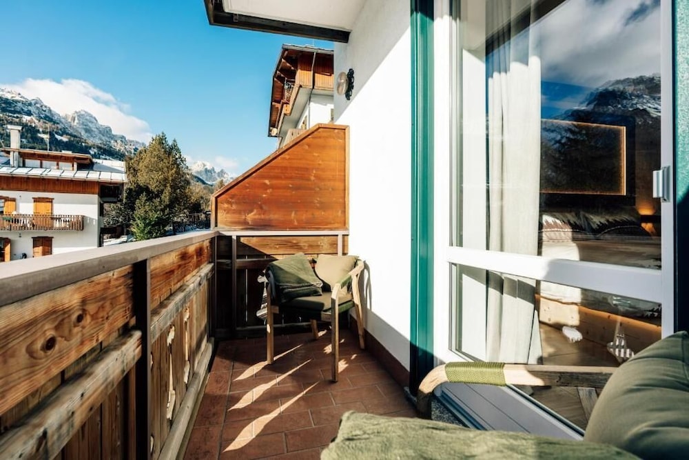 Deluxe Double or Twin Room, Balcony, Mountain View photo 2