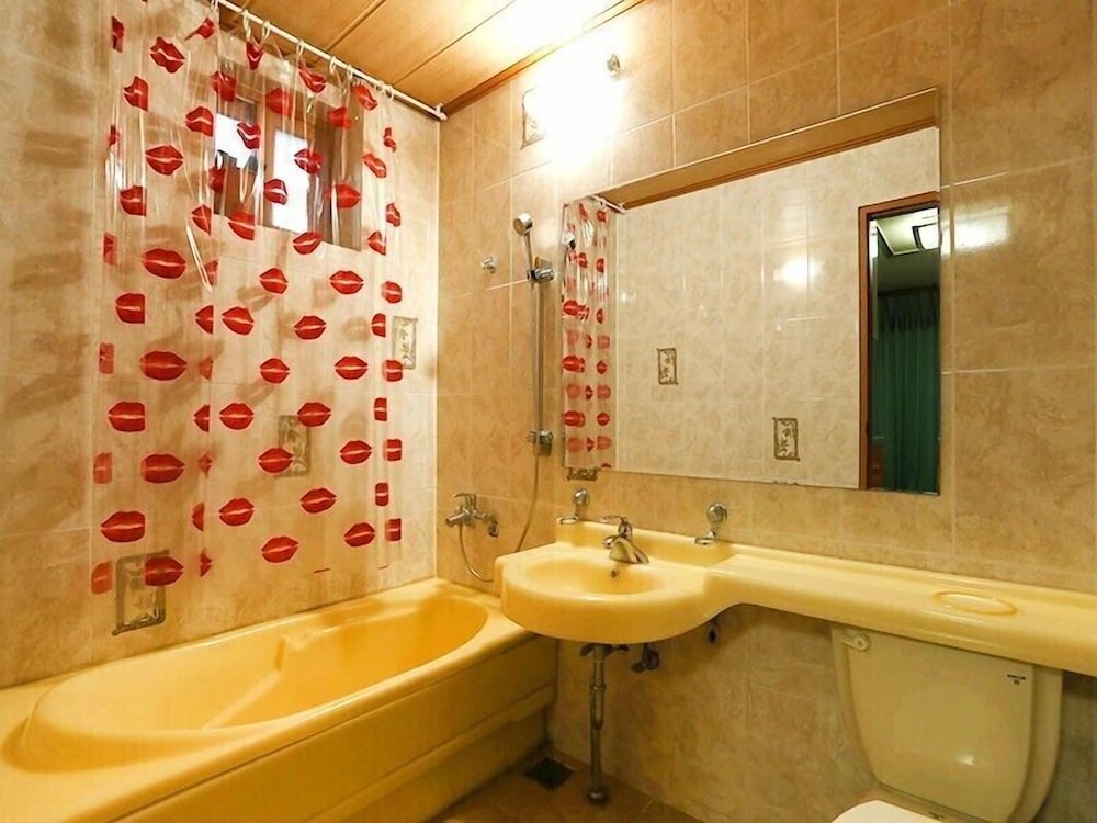 Couple Family Room (A) photo 2