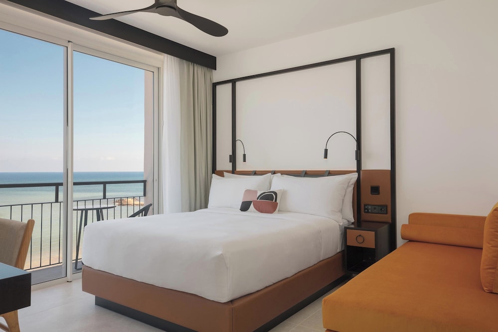 Premium Room, 1 Queen Bed, Sea View (Balcony) - Photo 1