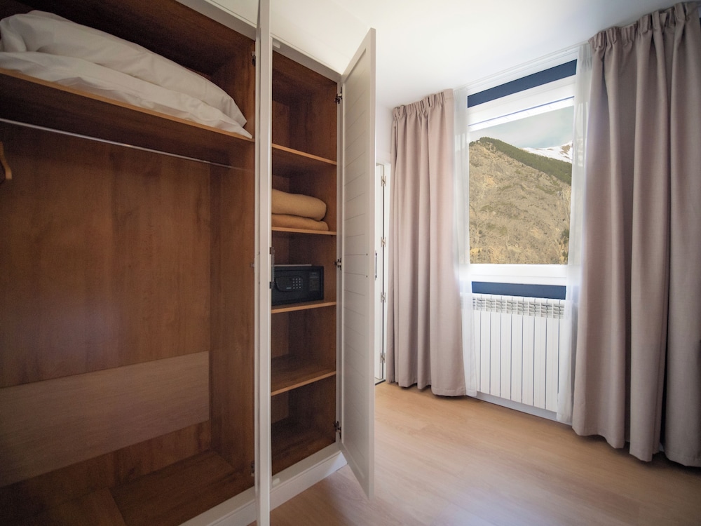 Quadruple Room (3 Adults + 1 Child) photo 3