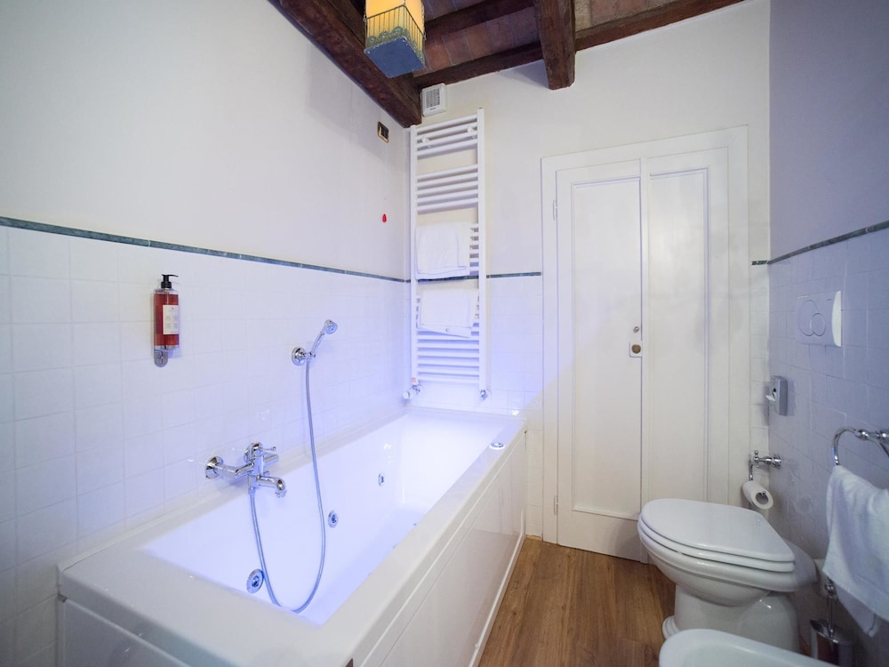 Deluxe Double Room, Hot Tub - Photo 5