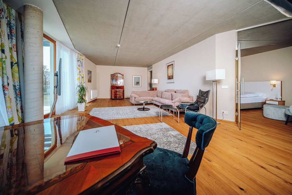 Grand Studio Suite photo 3