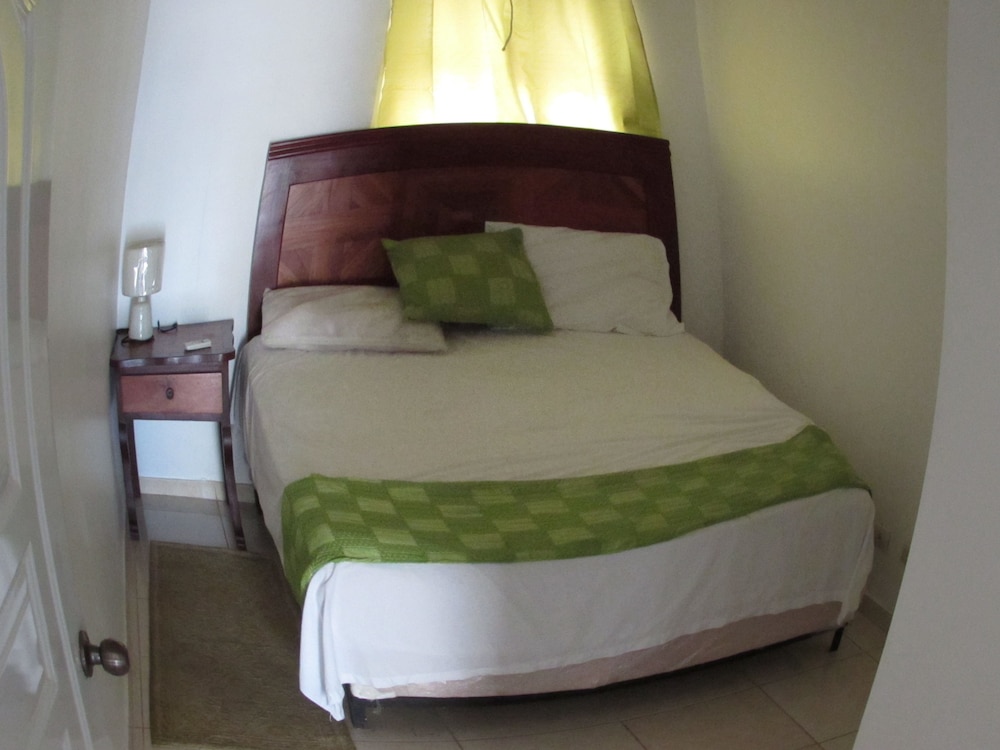 Two Bedroom Bedroom Aparment With Terrace (Downstairs)