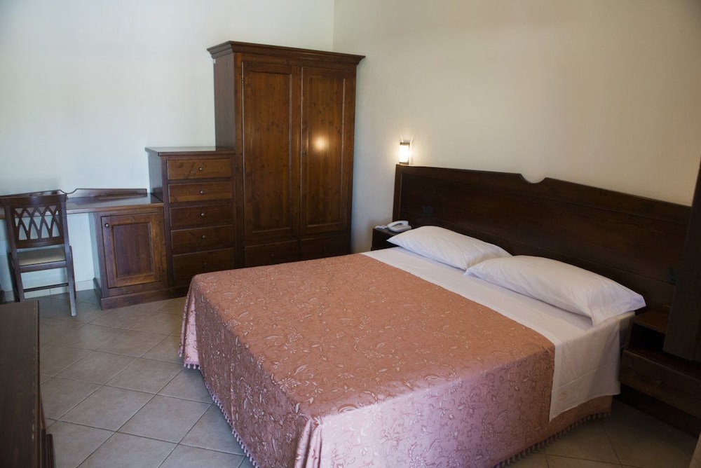 Standard Double Room - Photo 3