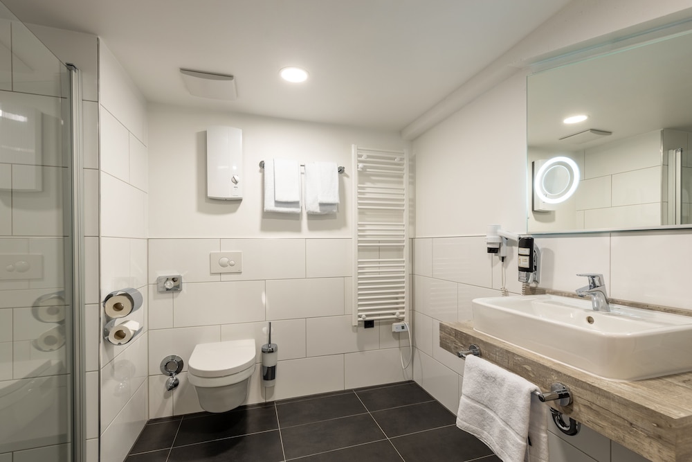 Standard Twin Room - Photo 2