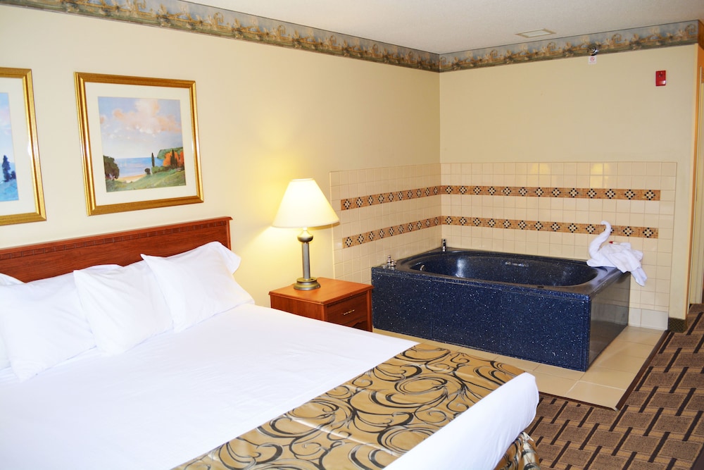 Suite, 1 King Bed - Photo 5