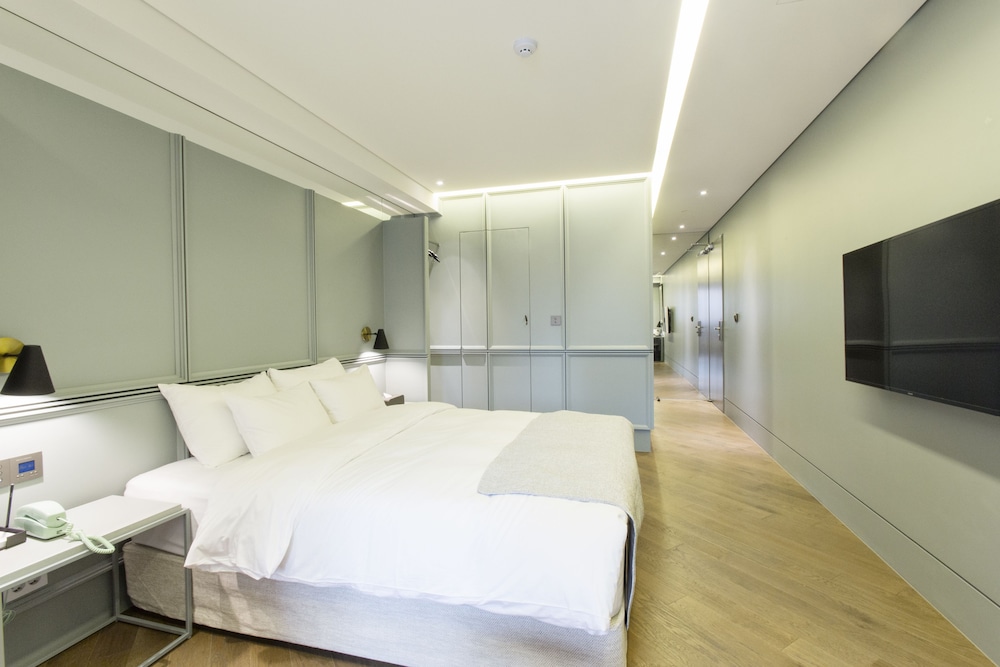 Deluxe Double Room - Photo 17