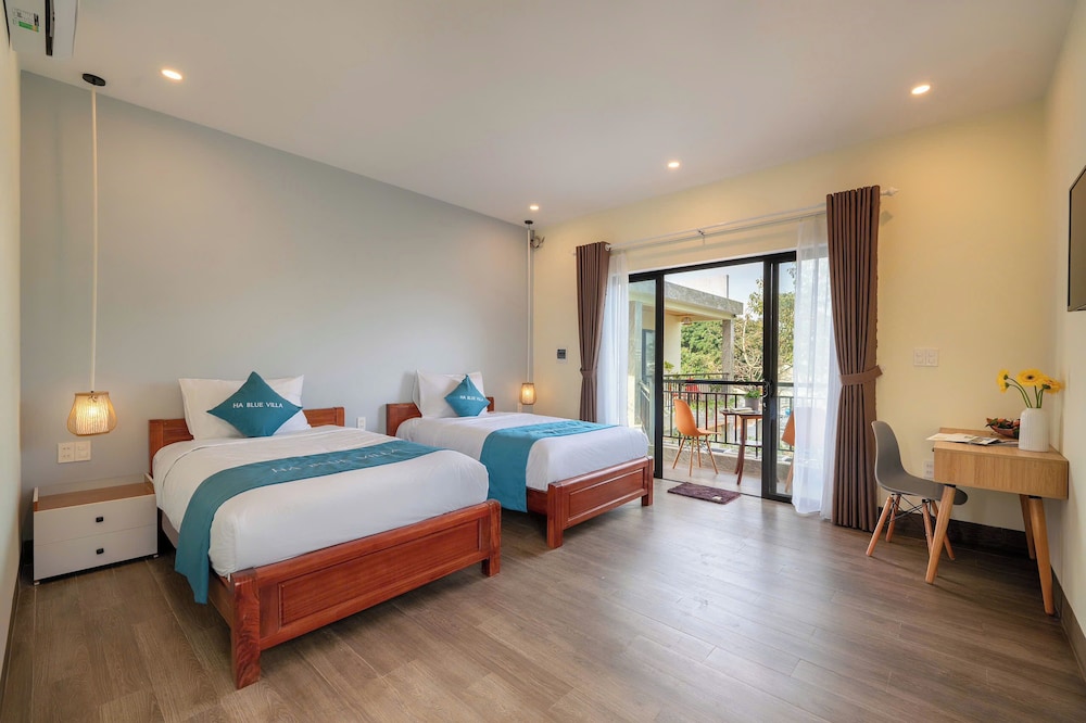 Deluxe Triple Room, Pool View