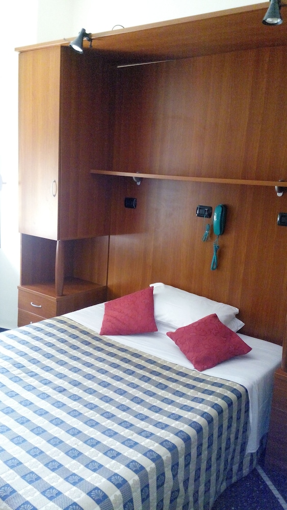 Double Room - Photo 9